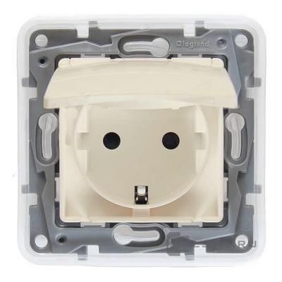 ����� � �������� ������� IP 44 �������� ����� Etika Legrand 672332